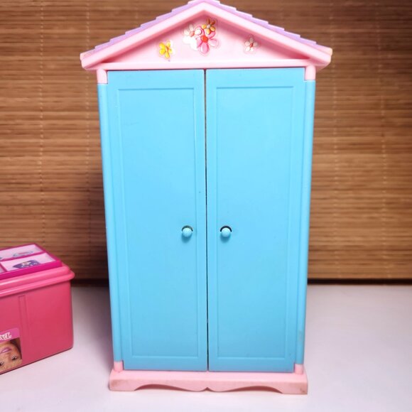 Vintage Barbie Doll Accessories Case 1999 Mattel and Wardrobe 2002 - Picture 7 of 12